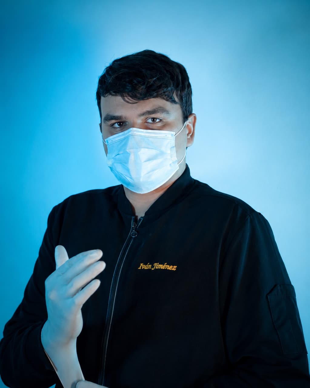 Dr. Iván Jiménez en consulta